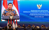 Indonesia's President Prabowo Subianto (L) speaks during an economic event  titled "Strengthening Indonesia's Economic Resilience Amid the Wave of Trade Tariff Wars" in Jakarta on April 8, 2025. (Yasuyoshi CHIBA / AFP)