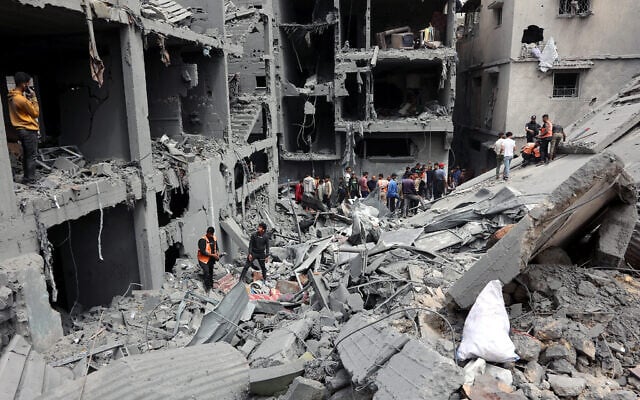 People survey the rubble after an airstrike on Gaza City's Shejaiya neighborhood, April 9, 2025. (Omar Al-Qattaa / AFP) People survey the rubble after an airstrike on Gaza City's Shejaiya neighborhood, April 9, 2025. (Omar Al-Qattaa / AFP)