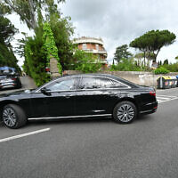 Vehicles of the Iranian delegation are escorted by Italian police at one of the entrance of the Omani embassy in Rome where a second round of nuclear talks between Iran and the United States will be held on April 19, 2025 (Andreas SOLARO / AFP)