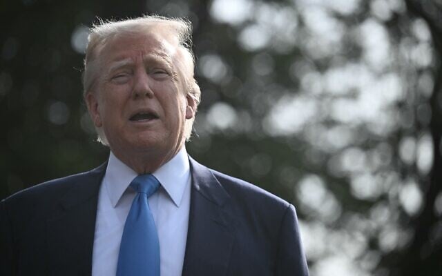US President Donald Trump speaks to the press as he departs from the South Lawn of the White House in Washington, DC, on April 25, 2025, en route to Joint Base Andrews (Brendan SMIALOWSKI / AFP)
