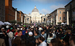 People gather along Via della Conciliazione street ahead of late Pope Francis's funeral ceremony, near the Vatican in Rome on April 26, 2025 (HENRY NICHOLLS / AFP)
