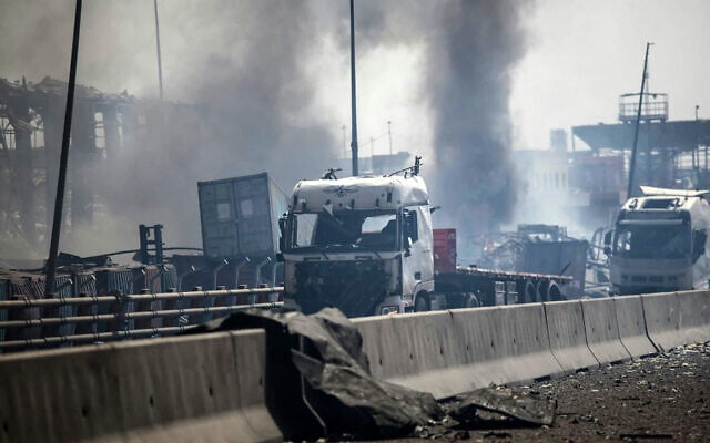 Heavily damaged cars lie along a devastated boulevard following an explosion at the Shahid Rajaee port dock southwest of Bandar Abbas in the Iranian province of Hormozgan on April 26, 2025. (MOHAMMAD RASOLE MORADI / IRNA / AFP) Heavily damaged cars lie along a devastated boulevard following an explosion at the Shahid Rajaee port dock southwest of Bandar Abbas in the Iranian province of Hormozgan on April 26, 2025. (MOHAMMAD RASOLE MORADI / IRNA / AFP)