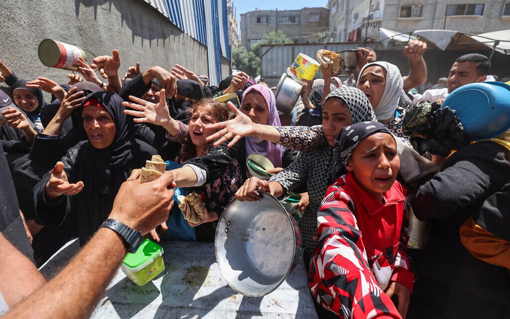 Palestinians queue for a hot meal at a charity kitchen run by the United Nation's World Food Programme (WFP) at the Nuseirat refugee camp in the central Gaza Strip on April 26, 2025 (Eyad BABA / AFP) Palestinians queue for a hot meal at a charity kitchen run by the United Nation's World Food Programme (WFP) at the Nuseirat refugee camp in the central Gaza Strip on April 26, 2025 (Eyad BABA / AFP)