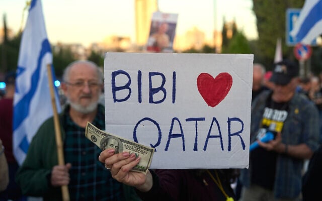 People protest against Prime Minister Benjamin Netanyahu's government outside the Knesset in Jerusalem, Monday, March 31, 2025. (AP Photo/Ohad Zwigenberg)