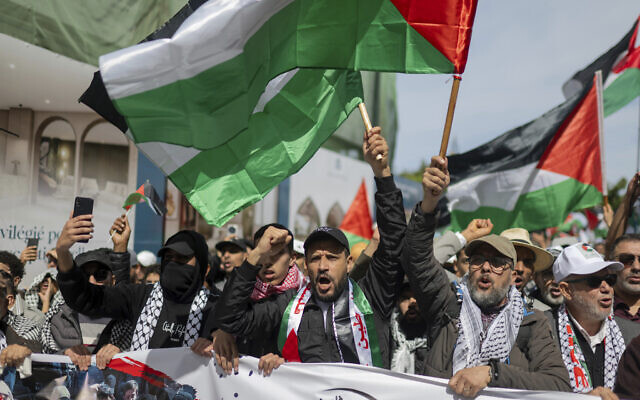 Tens of thousands take part in a demonstration against renewed Israeli bombing in Gaza Strip in Rabat, Morocco, April 6, 2025. (AP Photo) Tens of thousands take part in a demonstration against renewed Israeli bombing in Gaza Strip in Rabat, Morocco, April 6, 2025. (AP Photo)