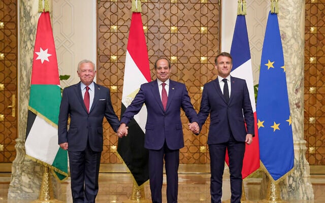 Egyptian President Abdel-Fattah el-Sissi, center, his French counterpart Emmanuel Macron, right, and King Abdullah II of Jordan pose after their meeting at the Presidential Palace in Cairo, Monday, April 7, 2025. (Egyptian Presidency Media Office via AP) Egyptian President Abdel-Fattah el-Sissi, center, his French counterpart Emmanuel Macron, right, and King Abdullah II of Jordan pose after their meeting at the Presidential Palace in Cairo, Monday, April 7, 2025. (Egyptian Presidency Media Office via AP)