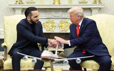 US President Donald Trump, right, shakes the hand of El Salvador's President Nayib Bukele during a meeting in the Oval Office of the White House in Washington, April 14, 2025. (Pool via AP)