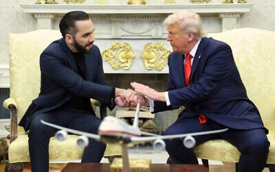 US President Donald Trump, right, shakes the hand of El Salvador's President Nayib Bukele during a meeting in the Oval Office of the White House in Washington, April 14, 2025. (Pool via AP)