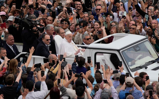 Pope Francis tours St. Peter's Square in his popemobile after bestowing the Urbi et Orbi (Latin for to the city and to the world) blessing at the end of the Easter mass presided over by Cardinal Angelo Comastri in St. Peter's Square at the Vatican, April 20, 2025.(AP Photo/Gregorio Borgia) Pope Francis tours St. Peter's Square in his popemobile after bestowing the Urbi et Orbi (Latin for to the city and to the world) blessing at the end of the Easter mass presided over by Cardinal Angelo Comastri in St. Peter's Square at the Vatican, April 20, 2025.(AP Photo/Gregorio Borgia)