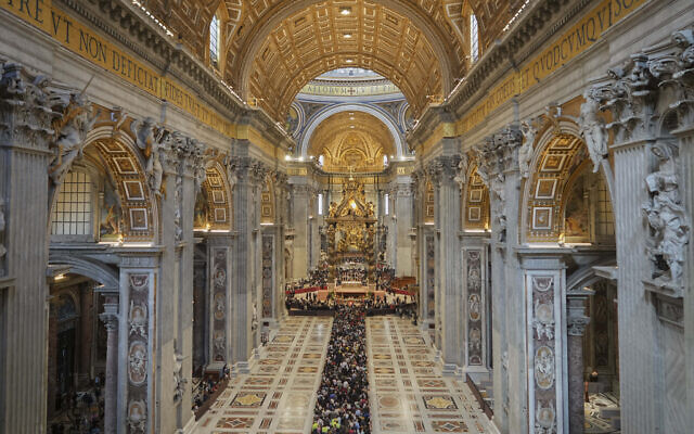 People line up to pay their respects to Pope Francis lying in state, inside St. Peter's Basilica, at the Vatican,April 25, 2025. (AP Photo/Andrew Medichini) People line up to pay their respects to Pope Francis lying in state, inside St. Peter's Basilica, at the Vatican,April 25, 2025. (AP Photo/Andrew Medichini)