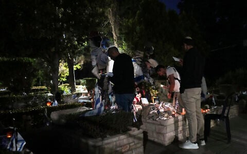 People visit Mount Herzl military cemetery in Jerusalem on the eve of Israel's annual Memorial Day for the fallen soldiers, Tuesday, April 29, 2025. (AP Photo/Ohad Zwigenberg)