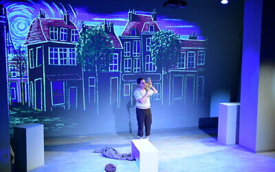 An actor at Yad Vashem's new Touching Memory theater (Yad Vashem)
