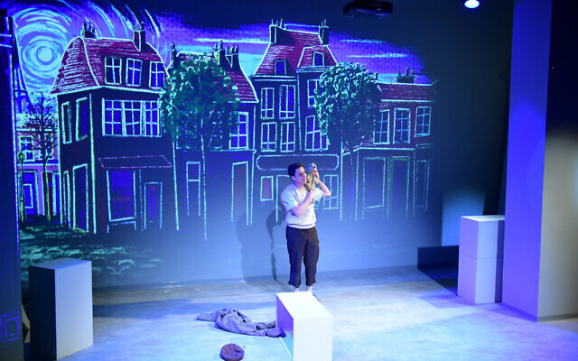 An actor at Yad Vashem's new Touching Memory theater (Yad Vashem)