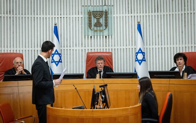 A court hearing on petitions against the firing of Shin Bet chief Ronen Bar at the Supreme Court in Jerusalem, April 8, 2025. (Yonatan Sindel/Flash90)