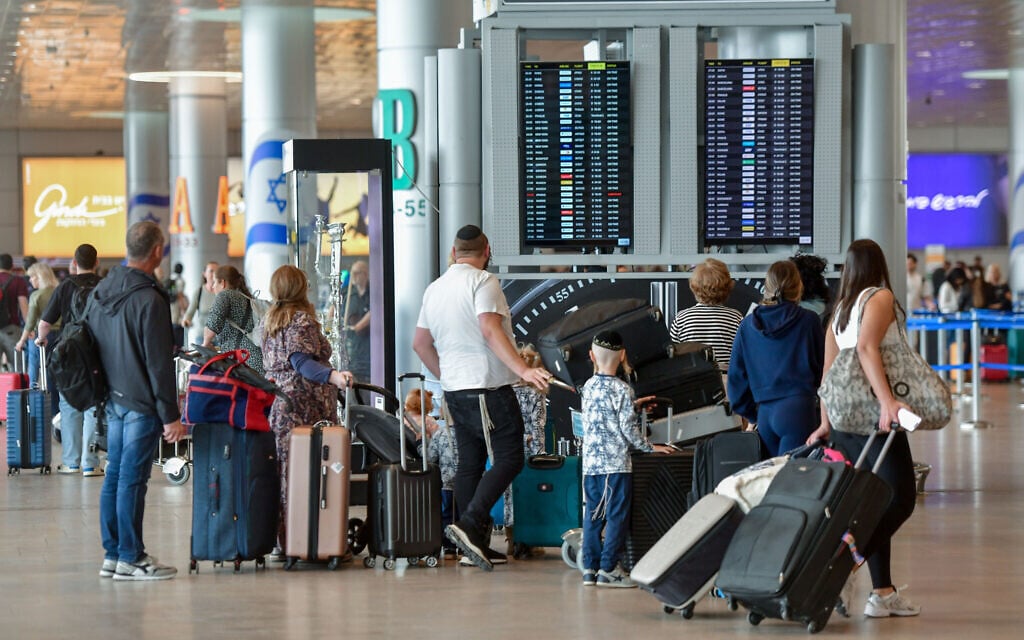 Passengers arrive at Ben Gurion Airport near Tel Aviv on April 9, 2025. (Avshalom Sassoni/Flash90)