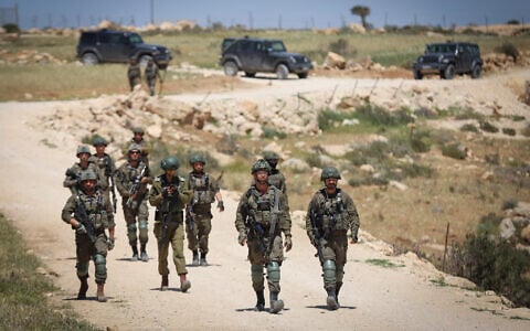 Illustrative: Israeli troops are seen south of Hebron in the West Bank, on April 18, 2025. (Wisam Hashlamoun/ FLASH90)