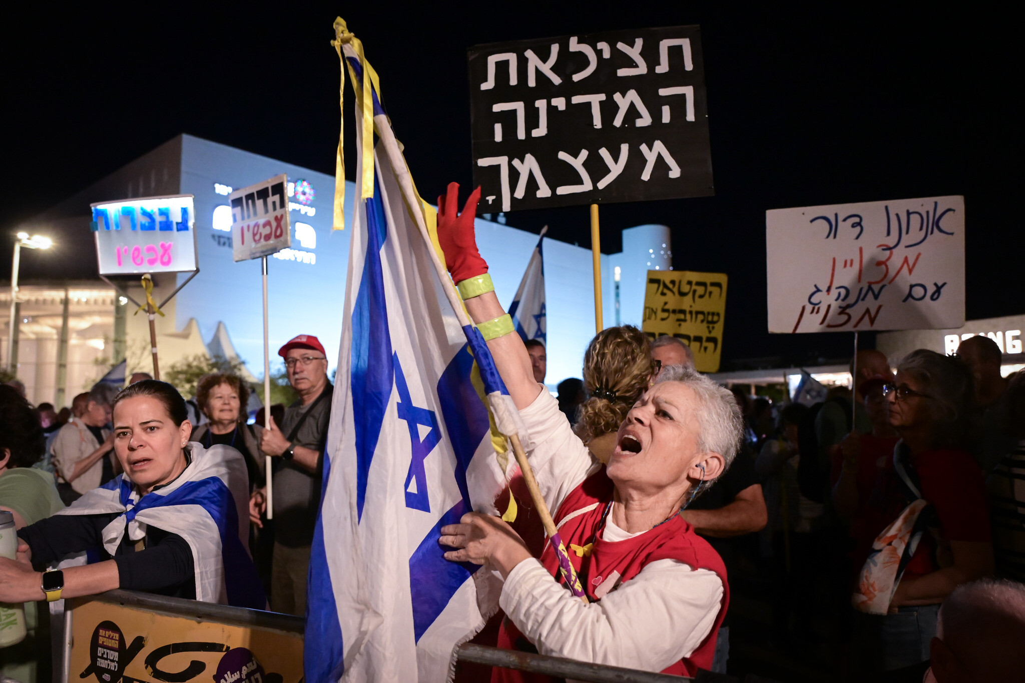 Daily Briefing Apr. 22: Day 564 – Politics heat up over Shin Bet chief statement