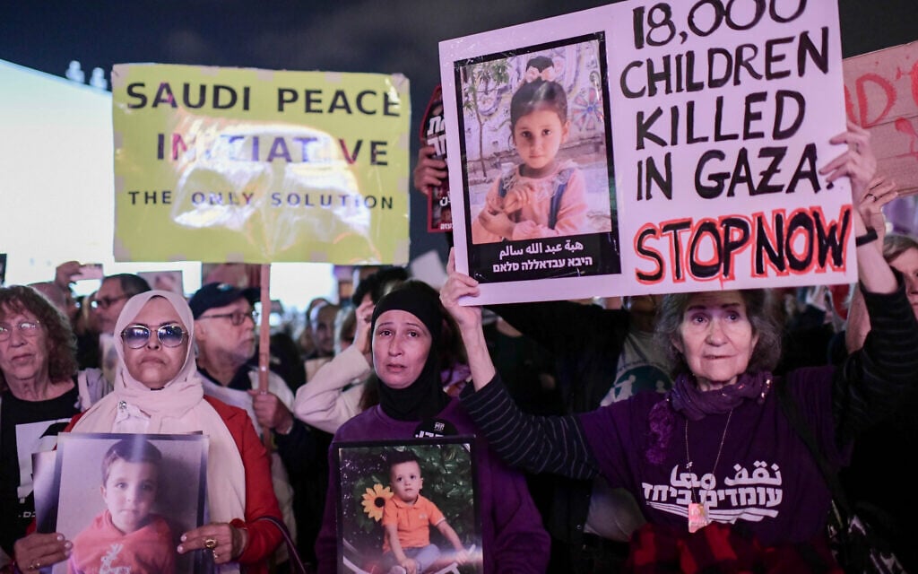Arabs and Israelis protest against the war in Gaza, in Habima Square in Tel Aviv, April 24, 2025.  (Tomer Neuberg/Flash90)
