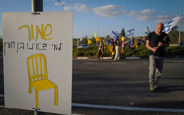 Demonstrators protest for the release of hostages held in the Gaza Strip, on Route 92, Golan Heights, on April 25, 2025. (Michael Giladi/Flash90)