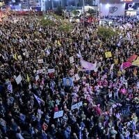 Protesters rally against the government and for a deal to release of hostages held in the Gaza Strip, outside the Defense Ministry headquarters in Tel Aviv, April 26, 2025. (Tomer Neuberg/Flash90)