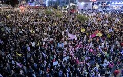 Protesters rally against the government and for a deal to release of hostages held in the Gaza Strip, outside the Defense Ministry headquarters in Tel Aviv, April 26, 2025. (Tomer Neuberg/Flash90)