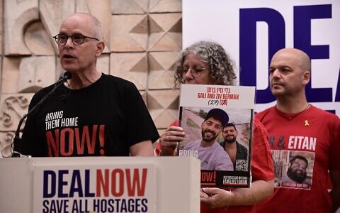Former hostage Keith Siegel speaks at a press conference in Tel Aviv, April 28, 2025. (Tomer Neuberg/Flash90)