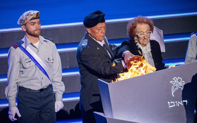 Blanca Gut and Itzik Akrish light the torch during the main rehearsal of the 77th anniversary Independence Day ceremony, held at Mount Herzl, Jerusalem, on April 28, 2025.(Yonatan Sindel/Flash90)