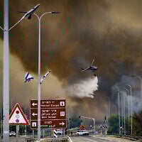 View of a massive wildfire near Latrun, April 30, 2025 (Oren Ben Hakoon/Flash90)