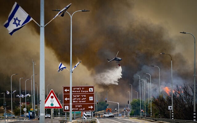View of a massive wildfire near Latrun, April 30, 2025 (Oren Ben Hakoon/Flash90)
