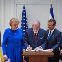 US Ambassador Mike Huckabee (2l) presents his credentials to President Isaac Herzog in Jerusalem on April 21, 2025. (Amos Ben Gershom/GPO)