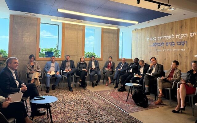 Government hostage pointman Gal Hirsch briefs foreign ambassadors on April 28, 2025. (Prime Minister's Office) Government hostage pointman Gal Hirsch briefs foreign ambassadors on April 28, 2025. (Prime Minister's Office)