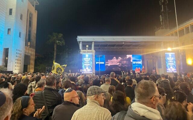 Israelis gather in a memorial for the 'beautiful six' slain captives at Jerusalem’s Safra Square on April 27, 2025. (Jessica Steinberg/Times of Israel)