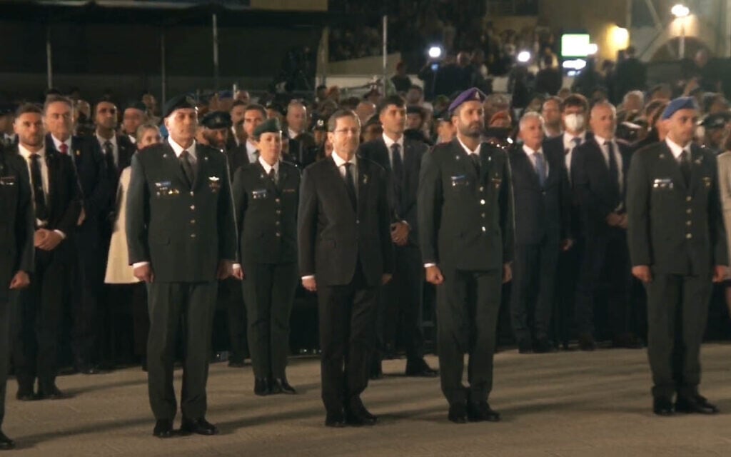 President Isaac Herzog (center) and other Israeli military and political leaders at the Memorial Day ceremony at the Western Wall, in the Old City of Jerusalem, on April 29, 2025. (Screenshot)