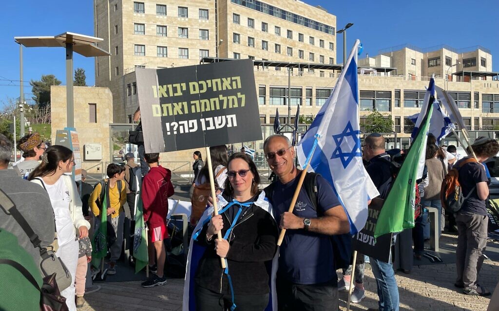 Thousands at Jerusalem rally demand all Israelis share burden of military service