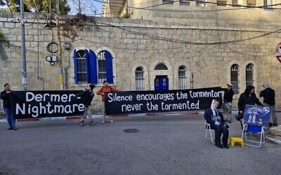 Outside the home of chief hostage negotiator Ron Dermer in Jerusalem on his birthday, protestors call on him to light up hope instead of blowing out candles (Credit Adar Eyal/Israeli Pro-Democracy Protest Movement)