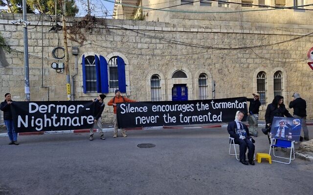 Outside the home of chief hostage negotiator Ron Dermer in Jerusalem on his birthday, protestors call on him to light up hope instead of blowing out candles (Credit Adar Eyal/Israeli Pro-Democracy Protest Movement)