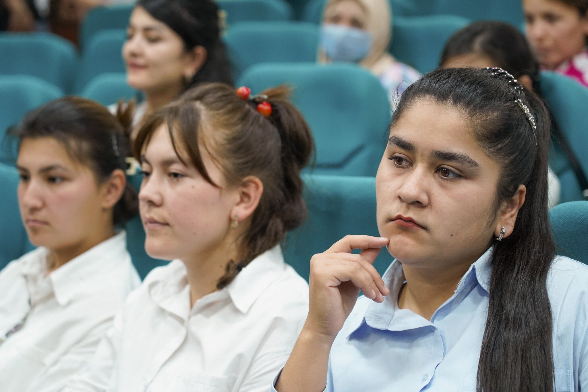 Rus pornosi rad eta olmadi Fotosuratlarda yalangoch rus ayollari