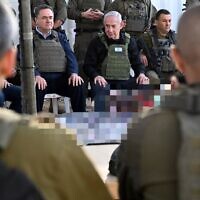 Prime Minister Benjamin Netanyahu visits troops in Gaza, April 15, 2025 (Haim Zach/GPO)