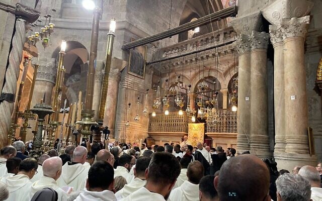 Christians gather at the Church of the Holy Sepulchre in Jerusalem for a mass honoring Pope Francis on April 23, 2025. (Rossella Tercatin/Times of Israel)