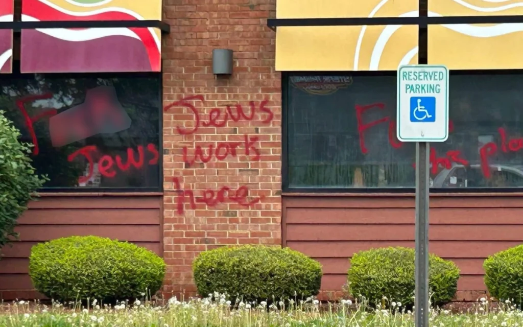 ‘Jews work here,’ swastika scrawled on Ohio Applebee’s