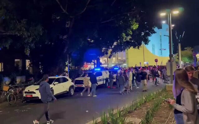 Israelis marking Memorial Day near Habima Square in Tel Aviv on April 29, 2025, are seen after a person is arrested by police in the area in what is termed a criminal incident. (Screenshot, Kan news)