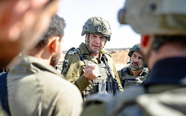 Chief of the Technological and Logistics Directorate Maj. Gen. Mishel Yanko speaks with troops in the Gaza Strip, April 18, 2025. (Israel Defense Forces)