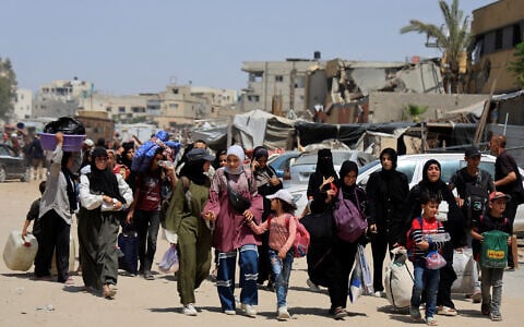 Palestinians with their belongings flee their homes after the Israeli military issued orders for evacuation from eastern Khan Younis, in the southern Gaza Strip, May 19, 2025. (REUTERS/Hatem Khaled)