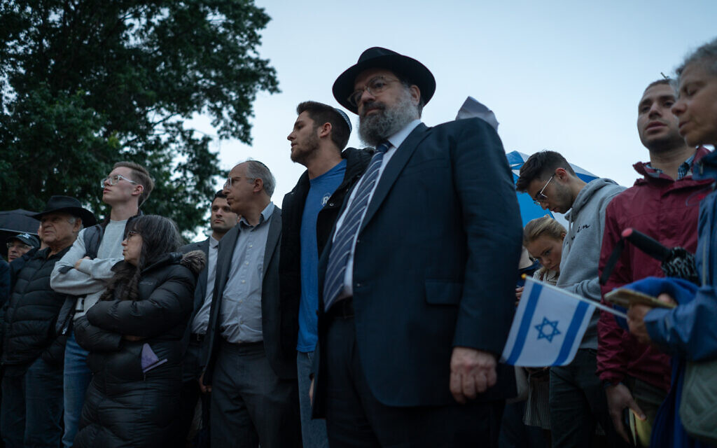Mourners outside the White House in Washington, DC, May 22, 2025. (Luke Tress/Times of Israel)