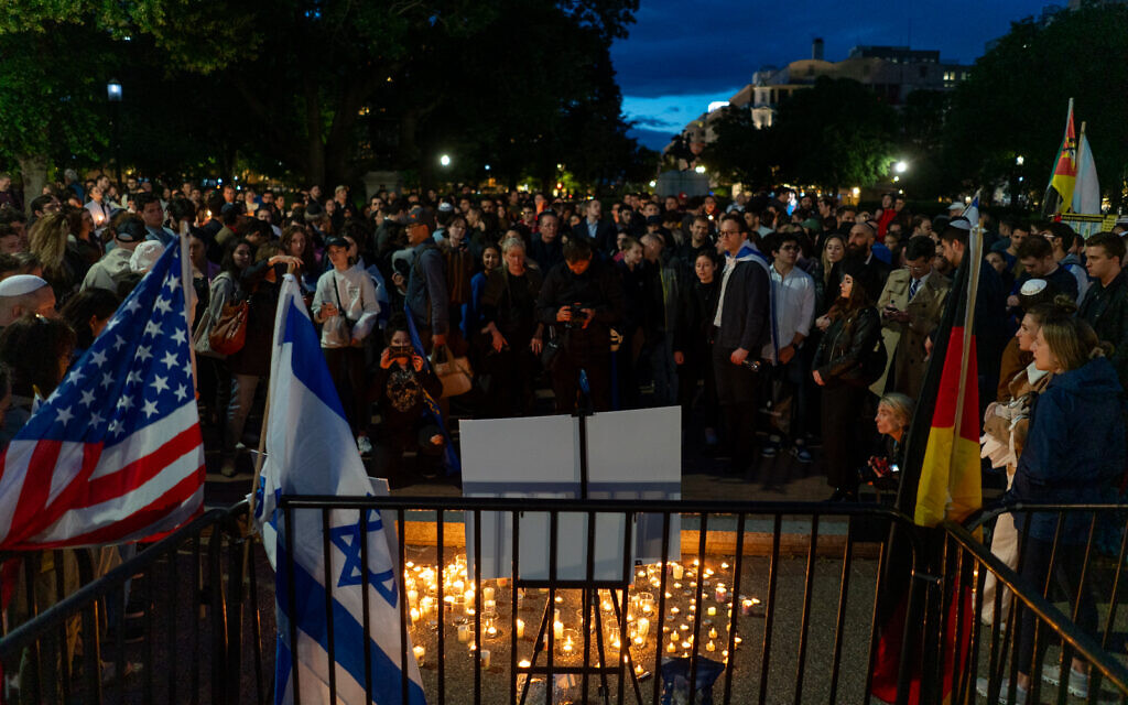Mourners outside the White House in Washington, DC, May 22, 2025. (Luke Tress/Times of Israel)