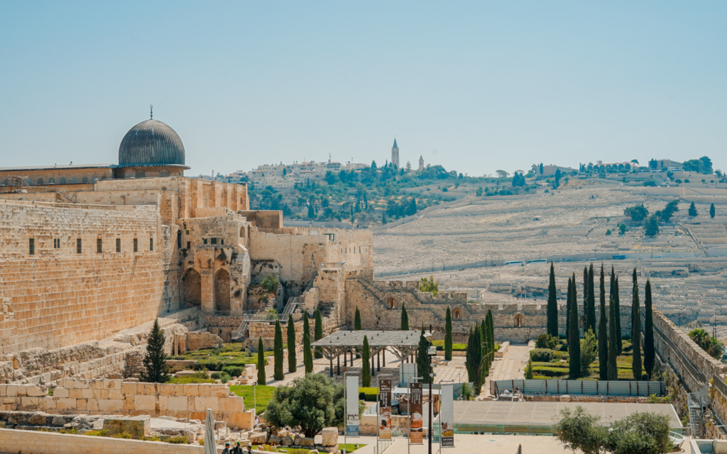 Summer in Jerusalem filled with Hebrew Ulpan, Torah, and volunteering