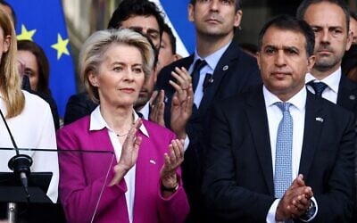 European Commission President Ursula Von der Leyen (left) and Israeli Ambassador to the EU and NATO Haim Regev (right) take part in a tribute to the victims of the October 7 attack, at the European Parliament in Brussels, October 11, 2023. (Kenzo TRIBOUILLARD / AFP)