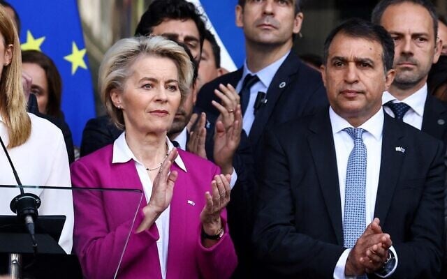 European Commission President Ursula Von der Leyen (left) and Israeli Ambassador to the EU and NATO Haim Regev (right) take part in a tribute to the victims of the October 7 attack, at the European Parliament in Brussels, October 11, 2023. (Kenzo TRIBOUILLARD / AFP)