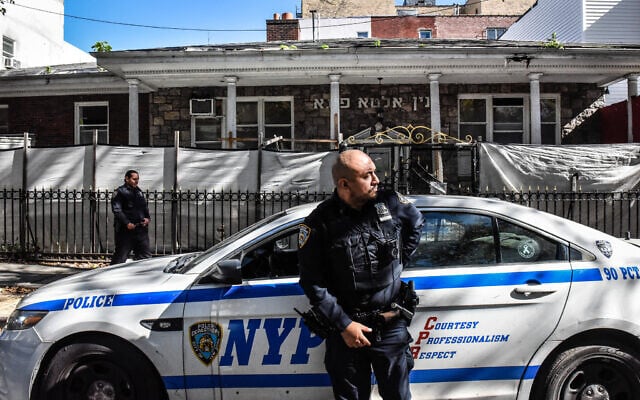 Members of the New York Police Department patrol in front of a synagogue on October 13, 2023 in the Williamsburg neighborhood in the borough of Brooklyn in New York City. (Stephanie Keith/Getty Images via AFP)