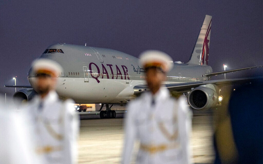 US accepts $400 million Qatari luxury jet gift for use as Trump’s new Air Force One
